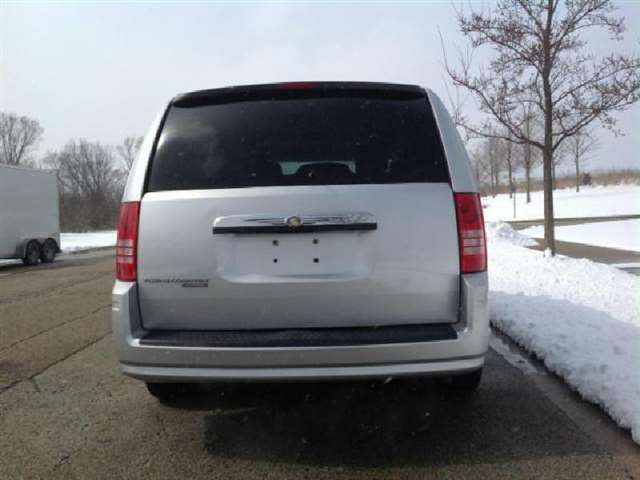 Chrysler Town and Country 2008 photo 10